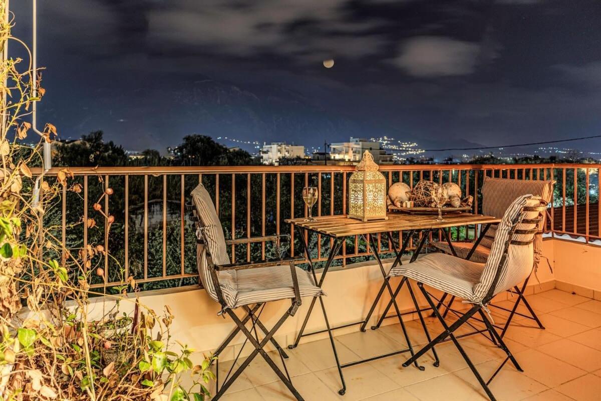 Amalia'S Serendipity - City Lights & Mountain Vistas كالاماتا المظهر الخارجي الصورة